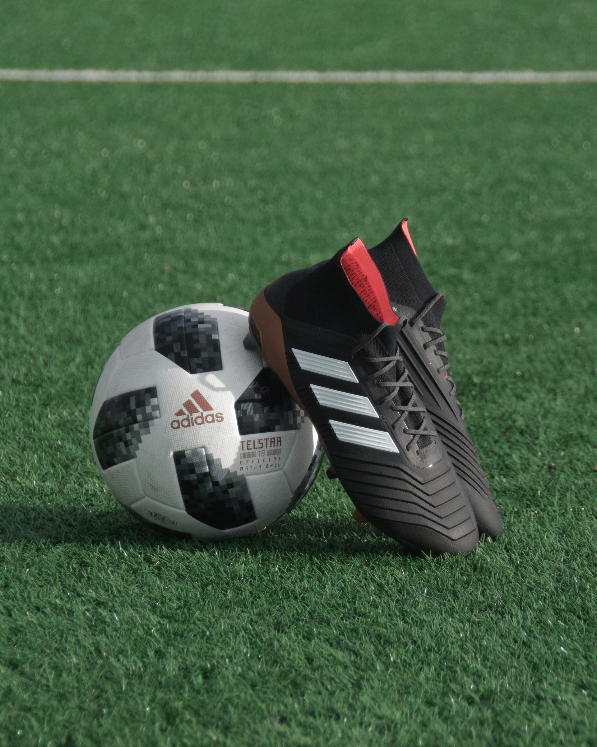 chaussure de foot et ballon