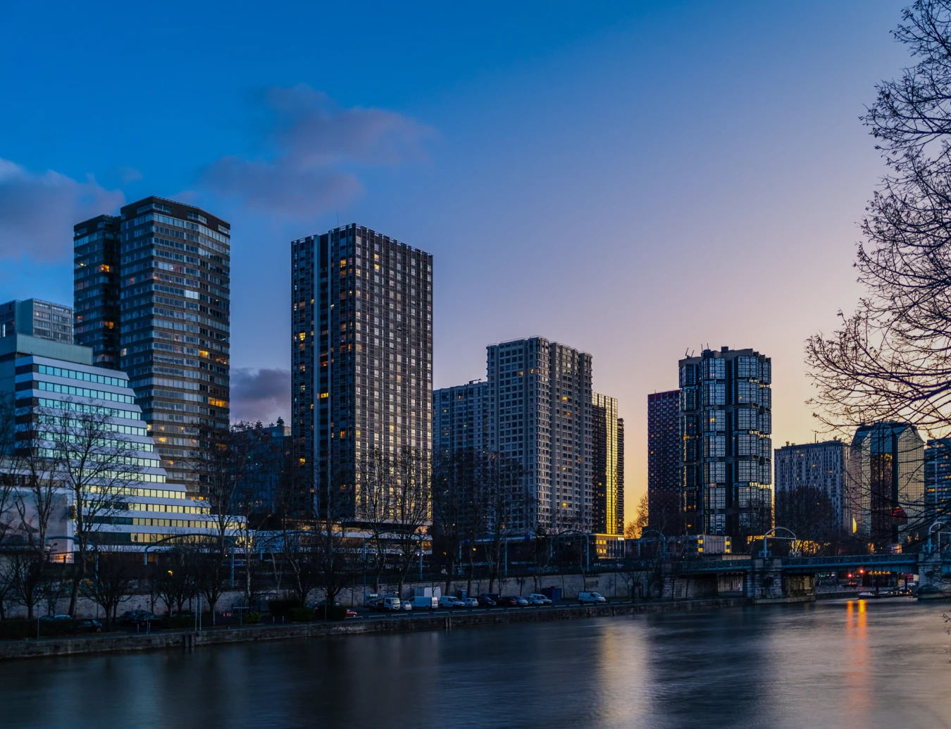 Building au bord de l'eau